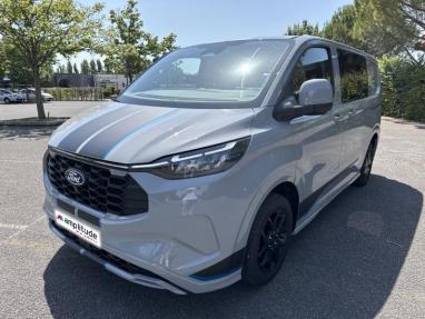 Voir le détail de l'offre de cette FORD Transit Custom Fg 320 L1H1 2.5 Duratec 232ch Hybride recheargeable Cabine Approfondie Sport CVT de 2025 en vente à partir de 49 900 € 